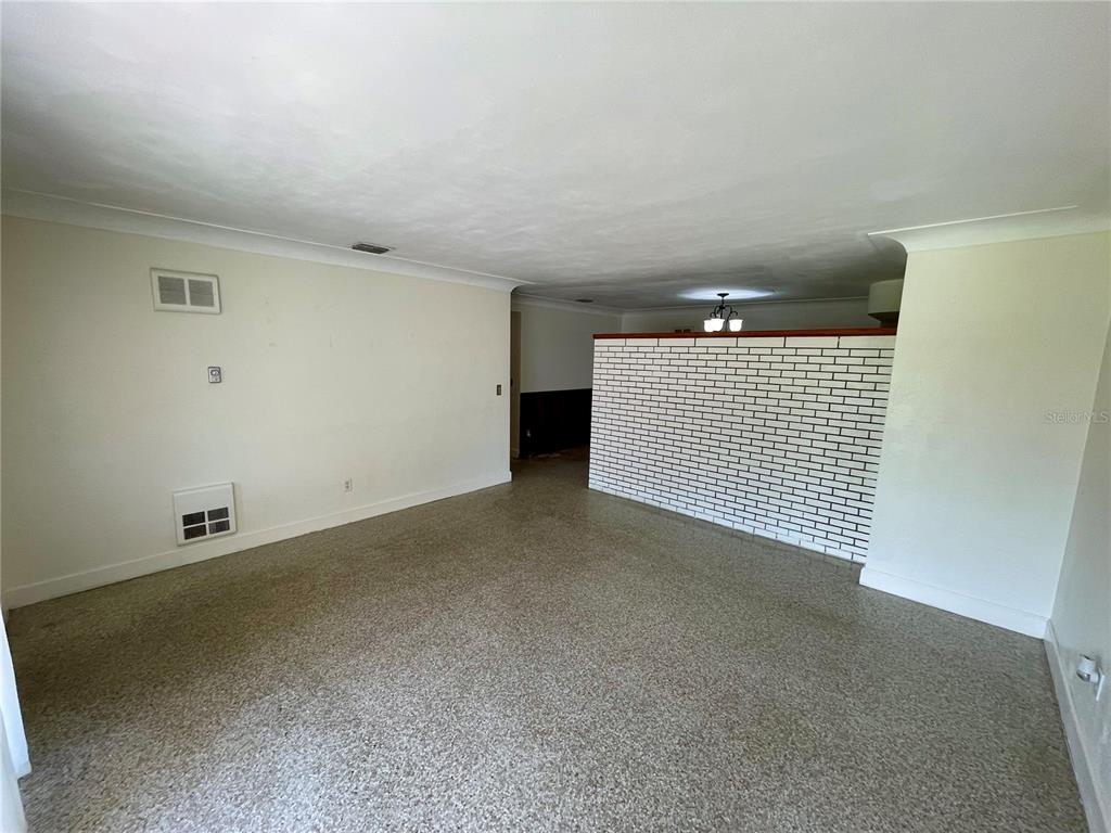 206 Robin Road Altamonte Springs, FL 32701 - Photo 12 of 36 a view of a room with a projector