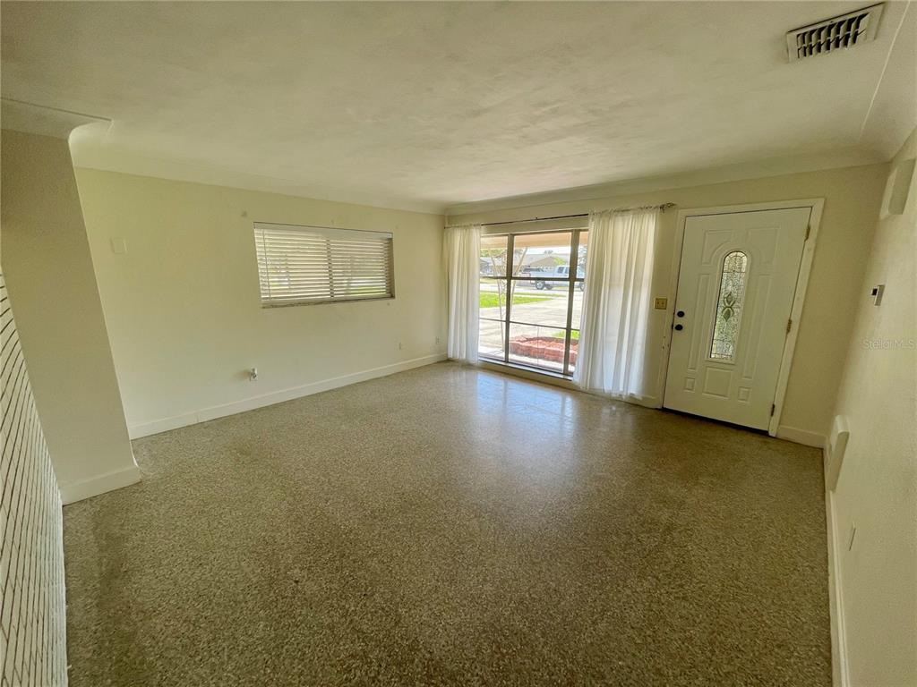 206 Robin Road Altamonte Springs, FL 32701 - Photo 10 of 36 an empty room with windows