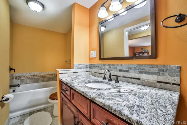 $2,400 | 32 Bernhardt Drive, Unit 10, Amherst, NY 14226