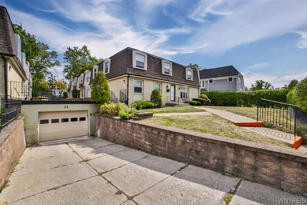 $2,400 | 32 Bernhardt Drive, Unit 10, Amherst, NY 14226