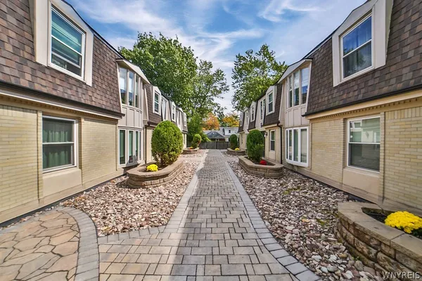 $2,400 | 32 Bernhardt Drive, Unit 10, Amherst, NY 14226