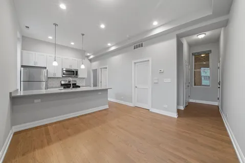 $2,100 | 1946 South Racine Avenue, Unit 2R, Chicago, IL 60608