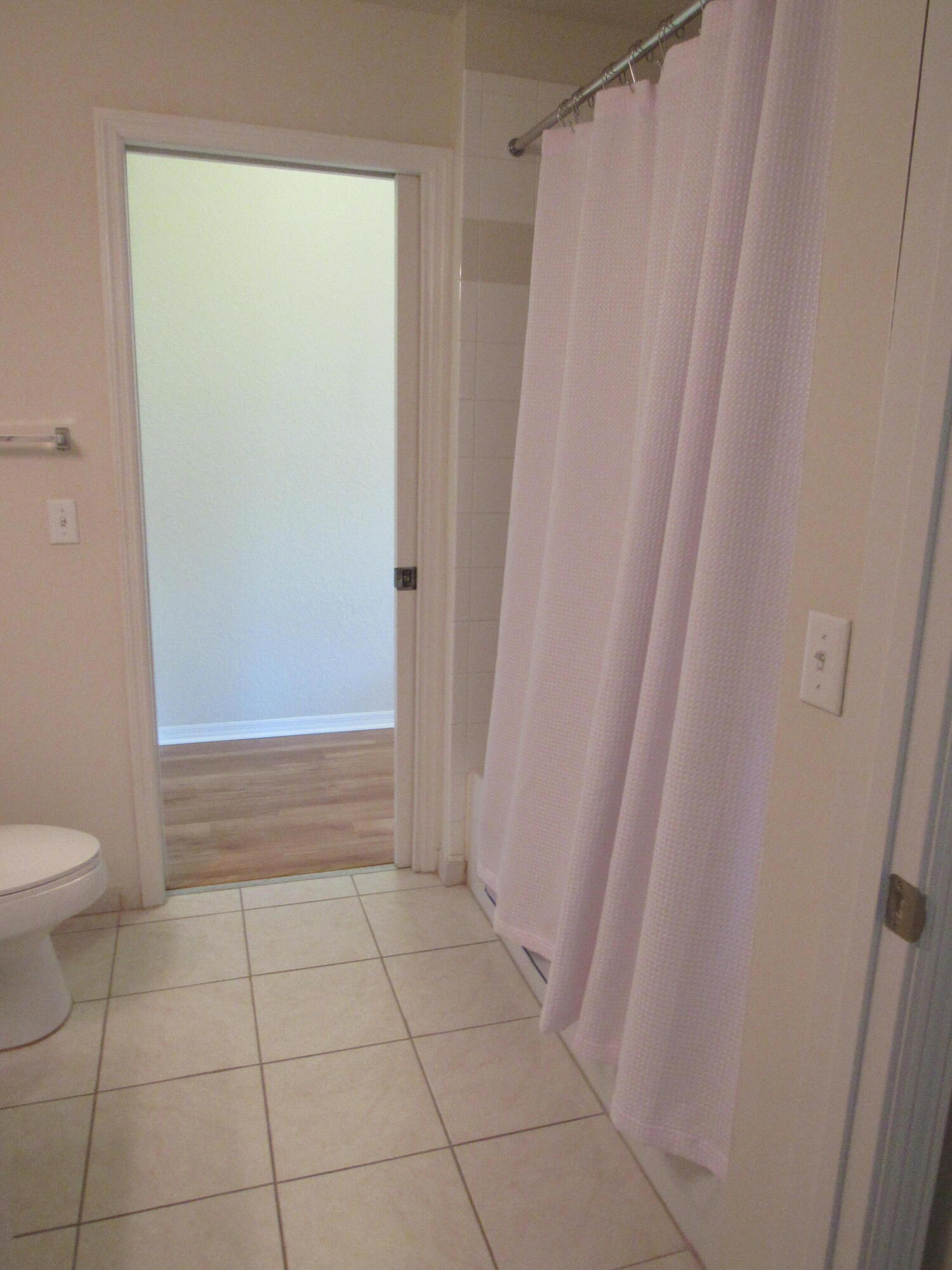 11019 Legacy Lane, Unit 305 Palm Beach Gardens, FL 33410 - Photo 19 of 40 Guest bath