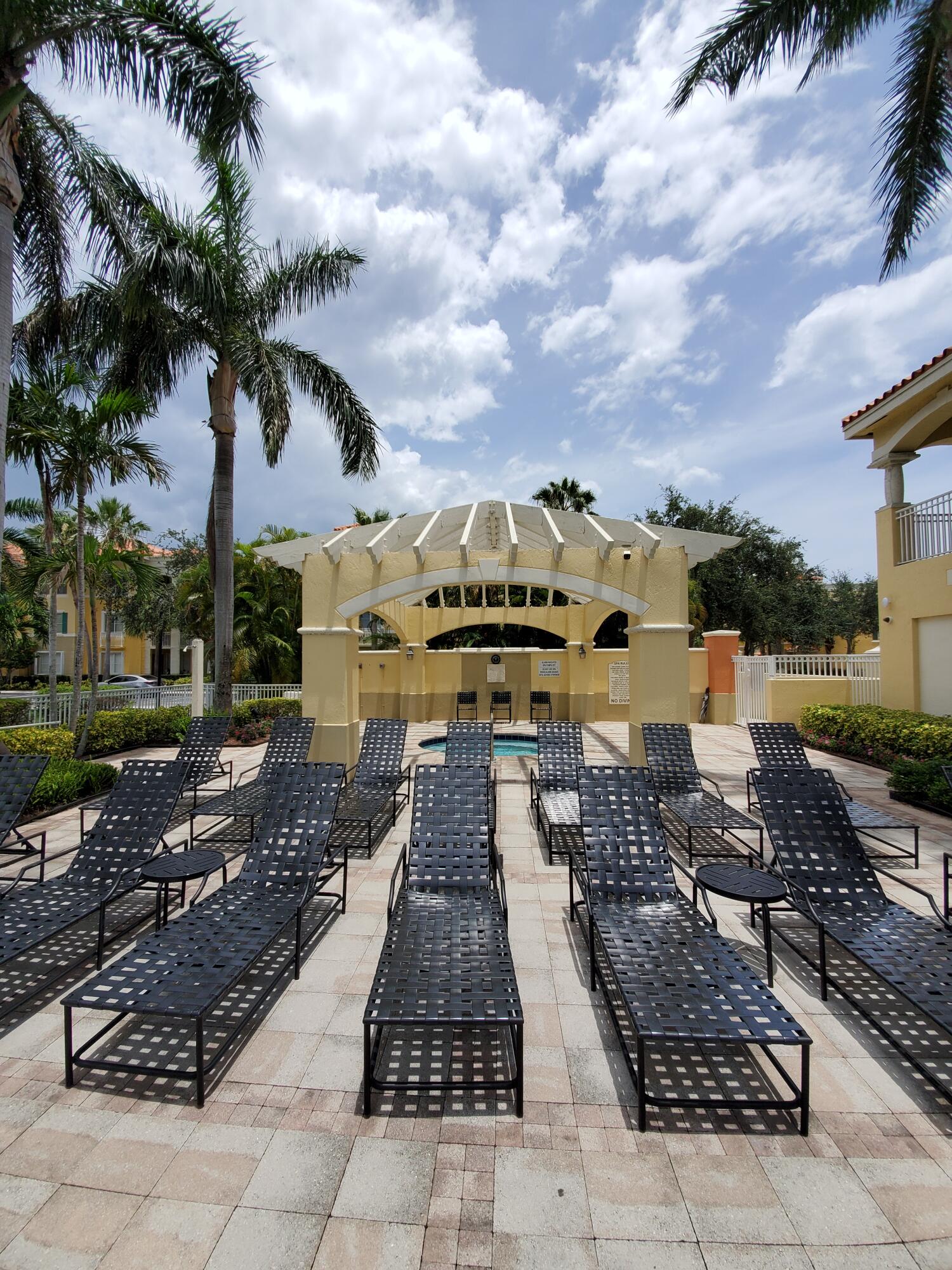 11019 Legacy Lane, Unit 305 Palm Beach Gardens, FL 33410 - Photo 26 of 40 Community lounge area