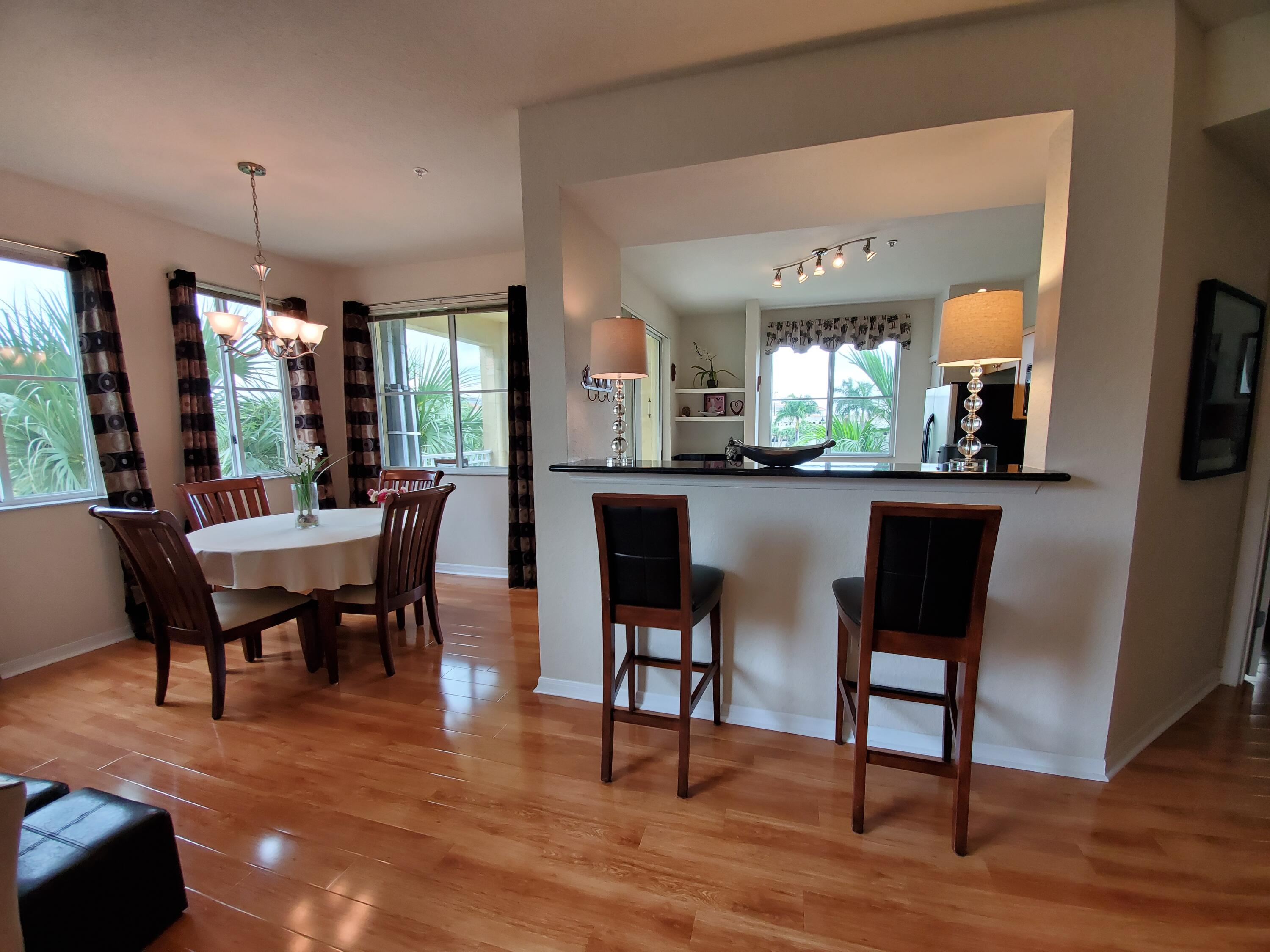 11019 Legacy Lane, Unit 305 Palm Beach Gardens, FL 33410 - Photo 5 of 40 Bar/dining area
