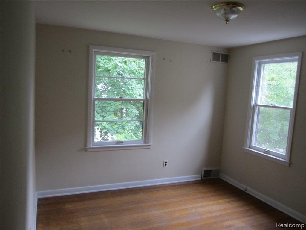 254 Merriweather Road Grosse Pointe, MI 48236 - Photo 11 of 17 Bedroom 2.JPG