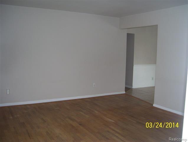 1472 West Judd Road Flint, MI 48507 - Photo 4 of 22 LR.jpg