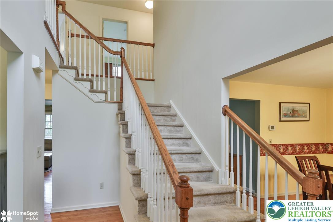 4070 Ross Road Bethlehem, PA 18020 - Photo 5 of 59