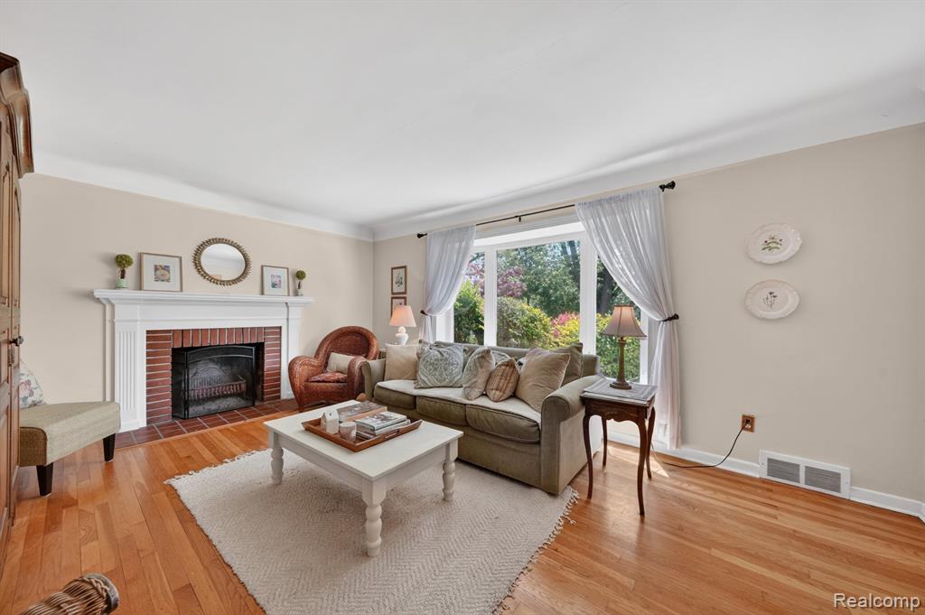17386 Beverly Road Beverly Hills, MI 48025 - Photo 7 of 28