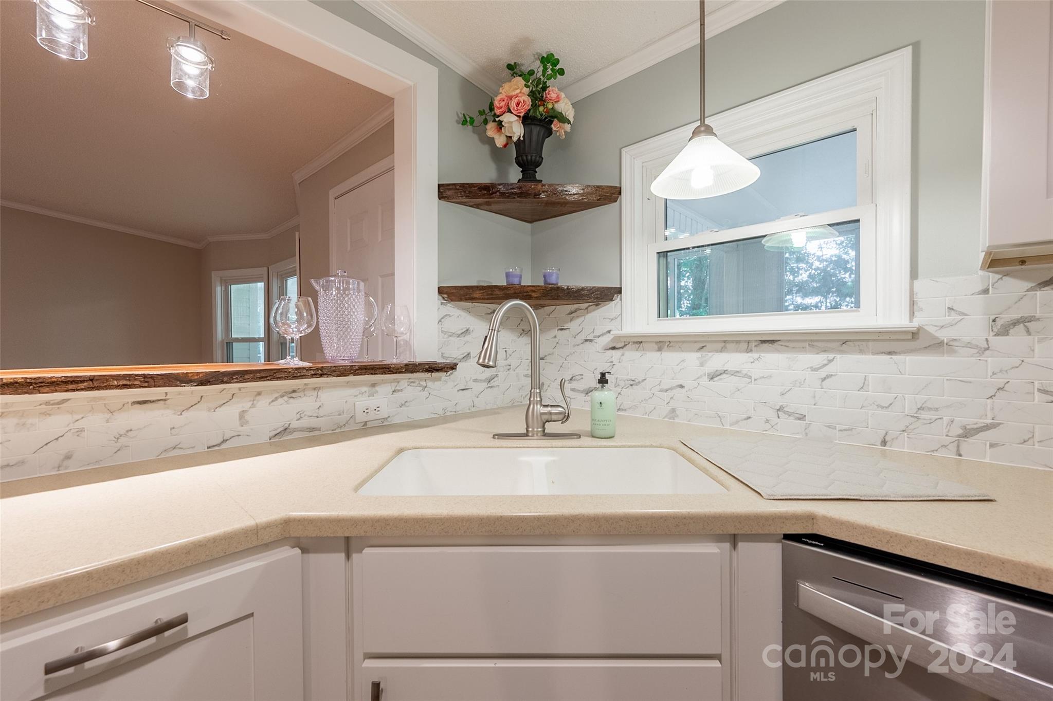 11452 Glade Valley Road Ennice, NC 28623 - Photo 11 of 48 Gallery Image 11