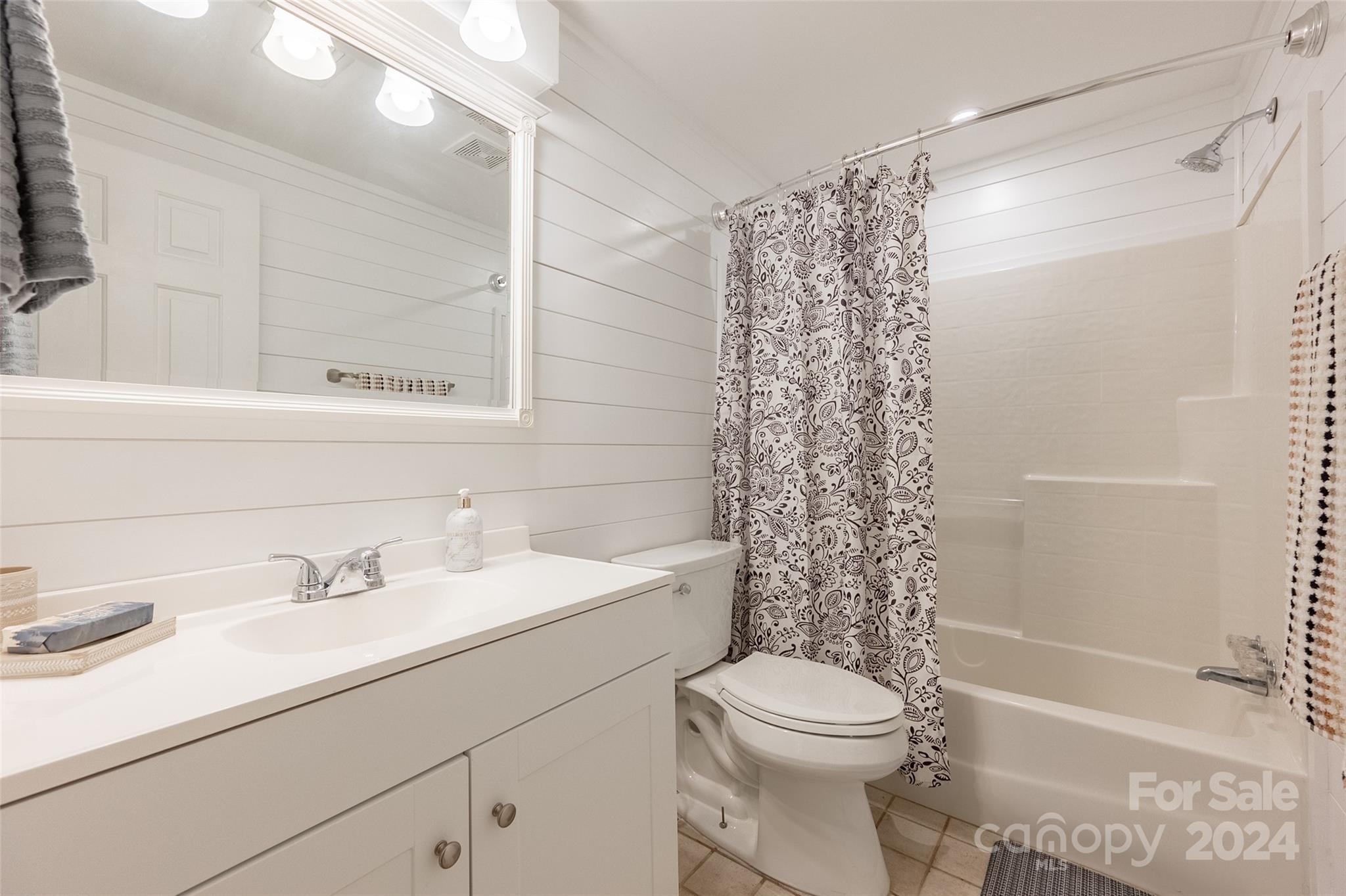 11452 Glade Valley Road Ennice, NC 28623 - Photo 29 of 48 Gallery Image 29