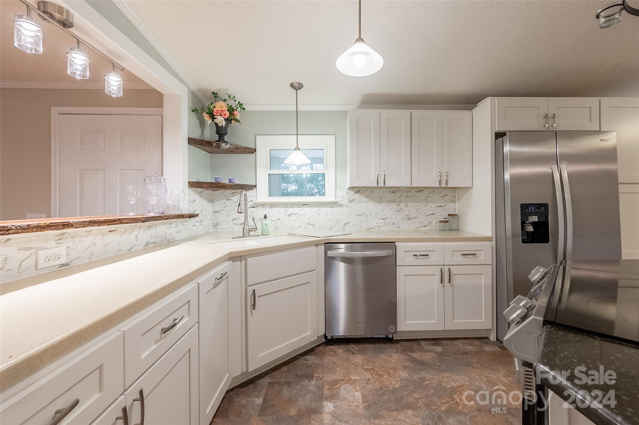 11452 Glade Valley Road Ennice, NC 28623 - Photo 10 of 48 Gallery Image 10