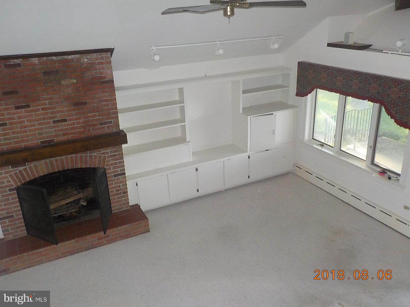6043 Corners Wharf Road Cambridge, MD 21613 - Photo 2 of 26 Living Room