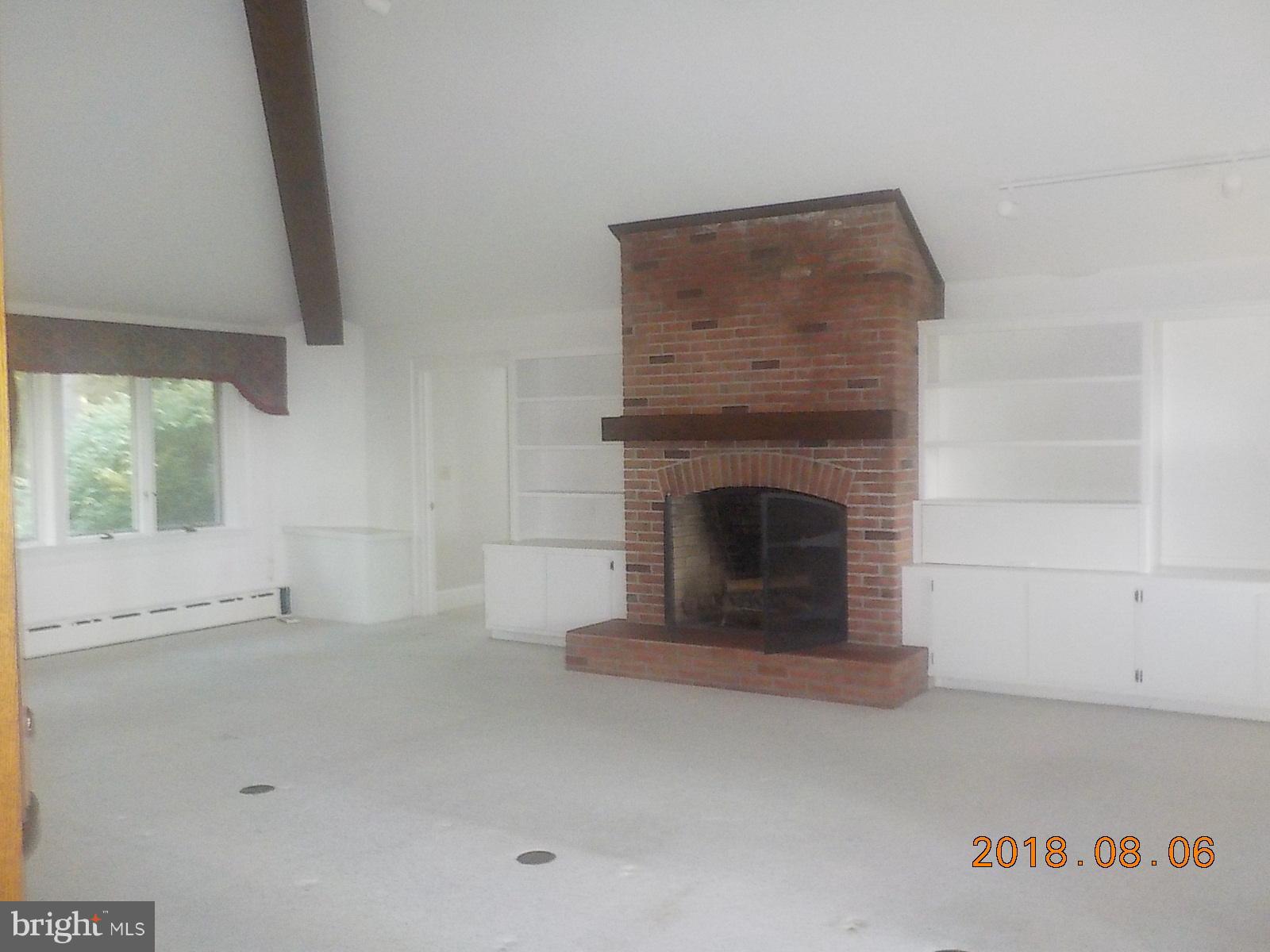 6043 Corners Wharf Road Cambridge, MD 21613 - Photo 3 of 26 Valulted ceilings with wood burning fireplace