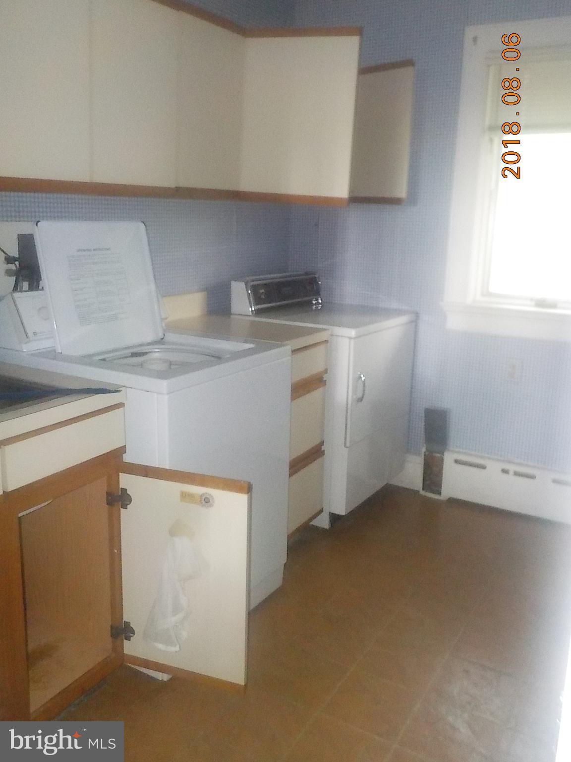 6043 Corners Wharf Road Cambridge, MD 21613 - Photo 6 of 26 Large kaundry room