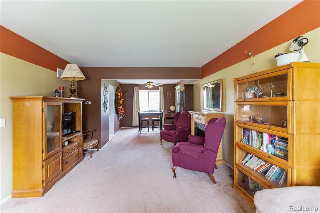 2269 Norton Road Rochester, MI 48307 - Photo 4 of 31 4.jpg