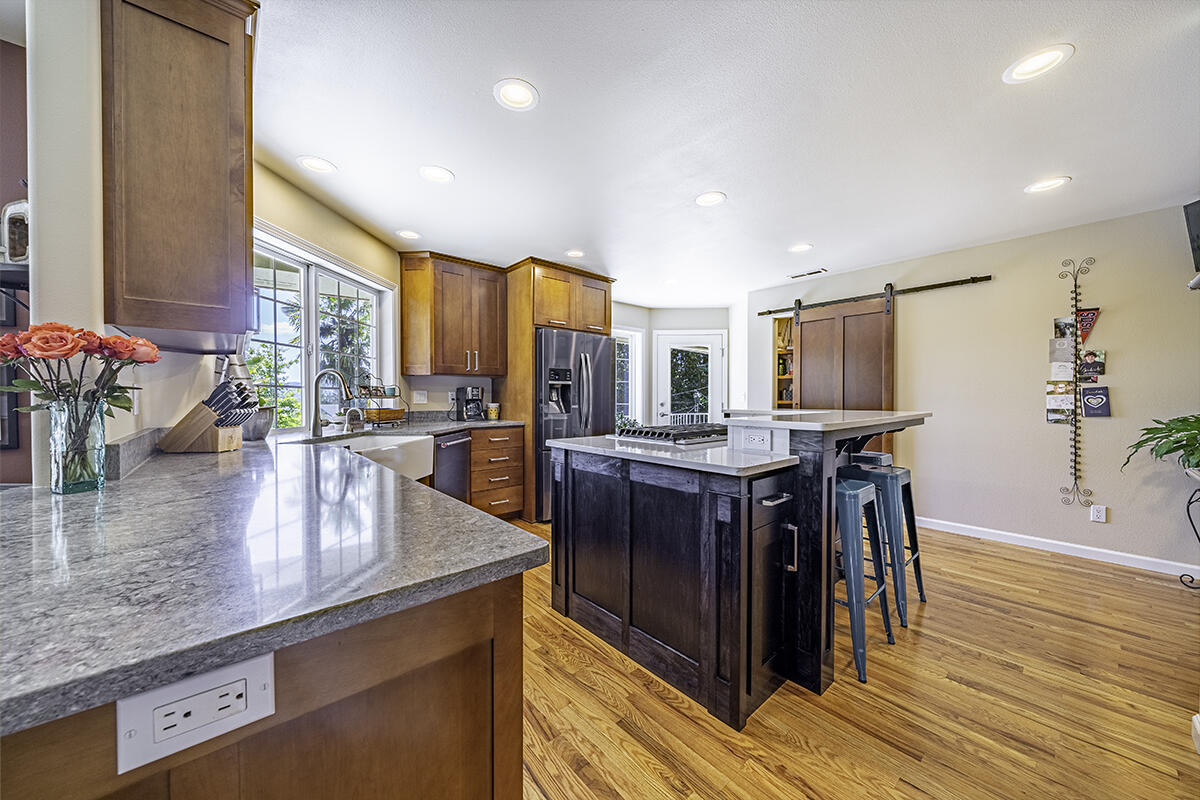 2972 Rosedale Terrace Medford, OR 97504 - Photo 11 of 55 DSC02233-HDR-Edit