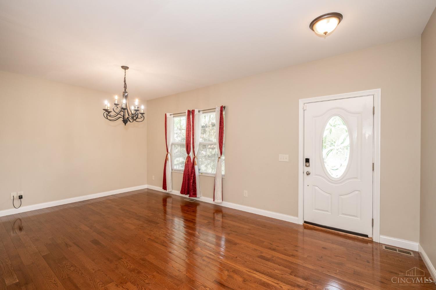 5105 Valley Ridge Road Cincinnati, OH 45247 - Photo 4 of 37 Gallery Image 4