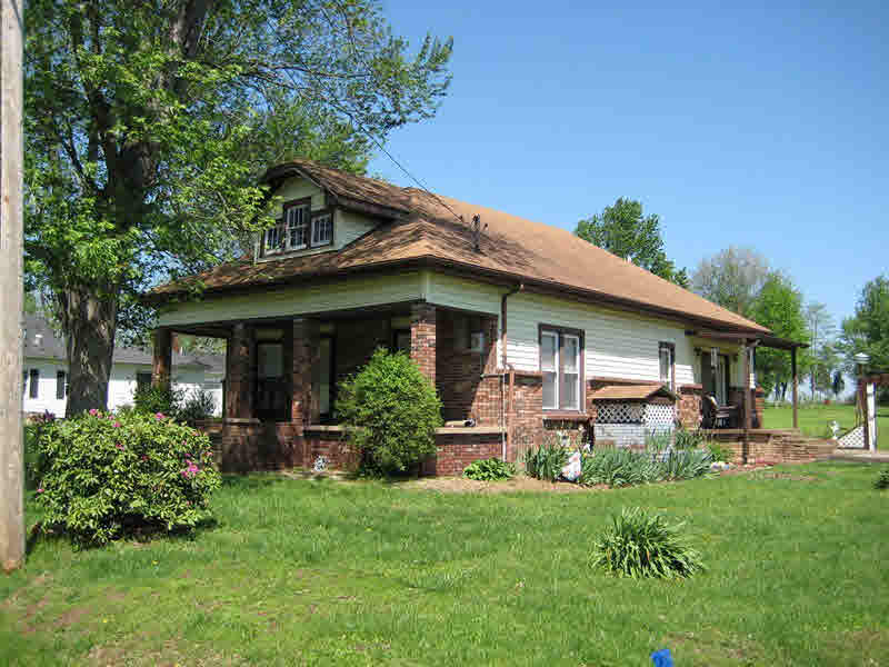205 Goolsby Road Eldorado, IL 62930 - Photo 1 of 8 Gallery Image 1