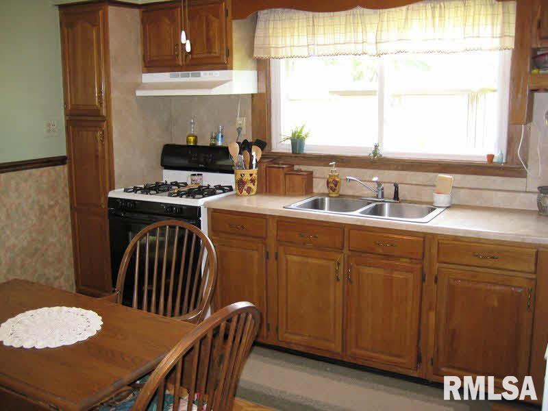 205 Goolsby Road Eldorado, IL 62930 - Photo 3 of 8 Gallery Image 3