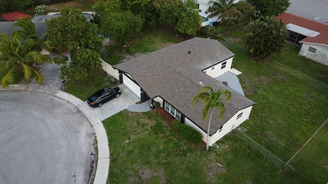 an aerial view of a house having yard