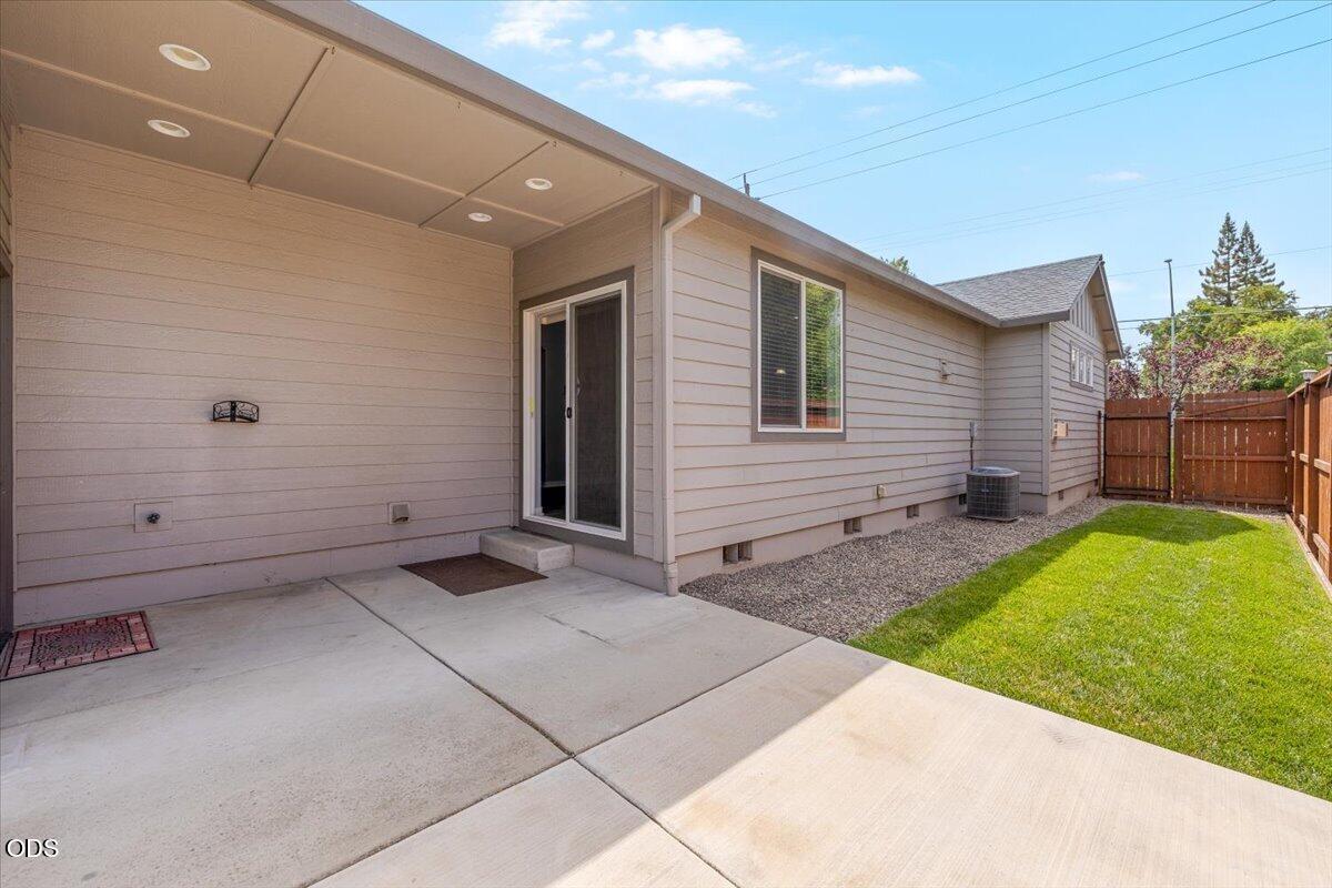 1403 Spring Street Medford, OR 97504 - Photo 18 of 20 Gallery Image 18