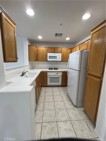 $3,100 | 636 East Walnut Street, Pasadena, CA 91101