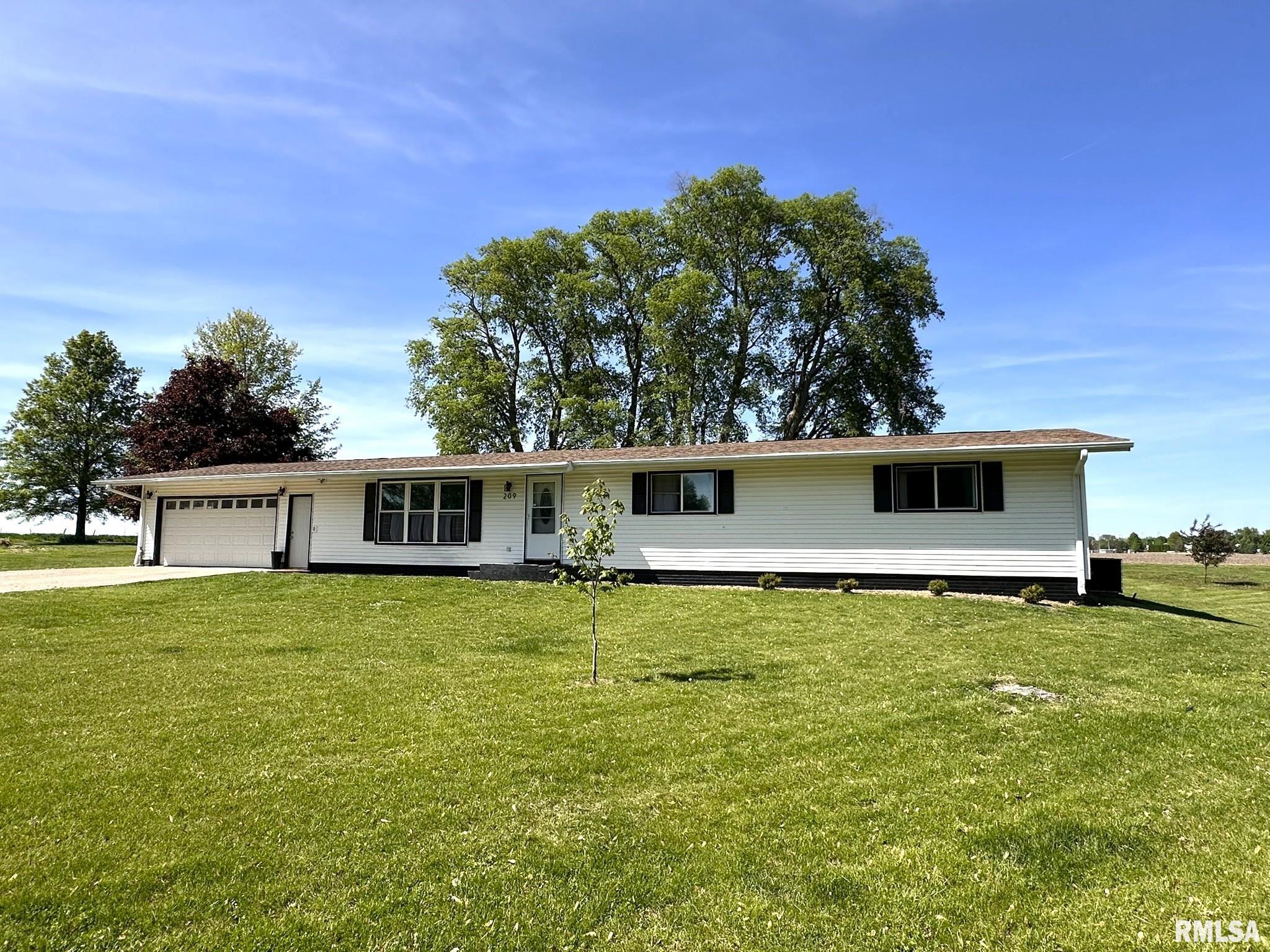 209 Brookview Drive Abingdon, IL 61410 - Photo 2 of 45