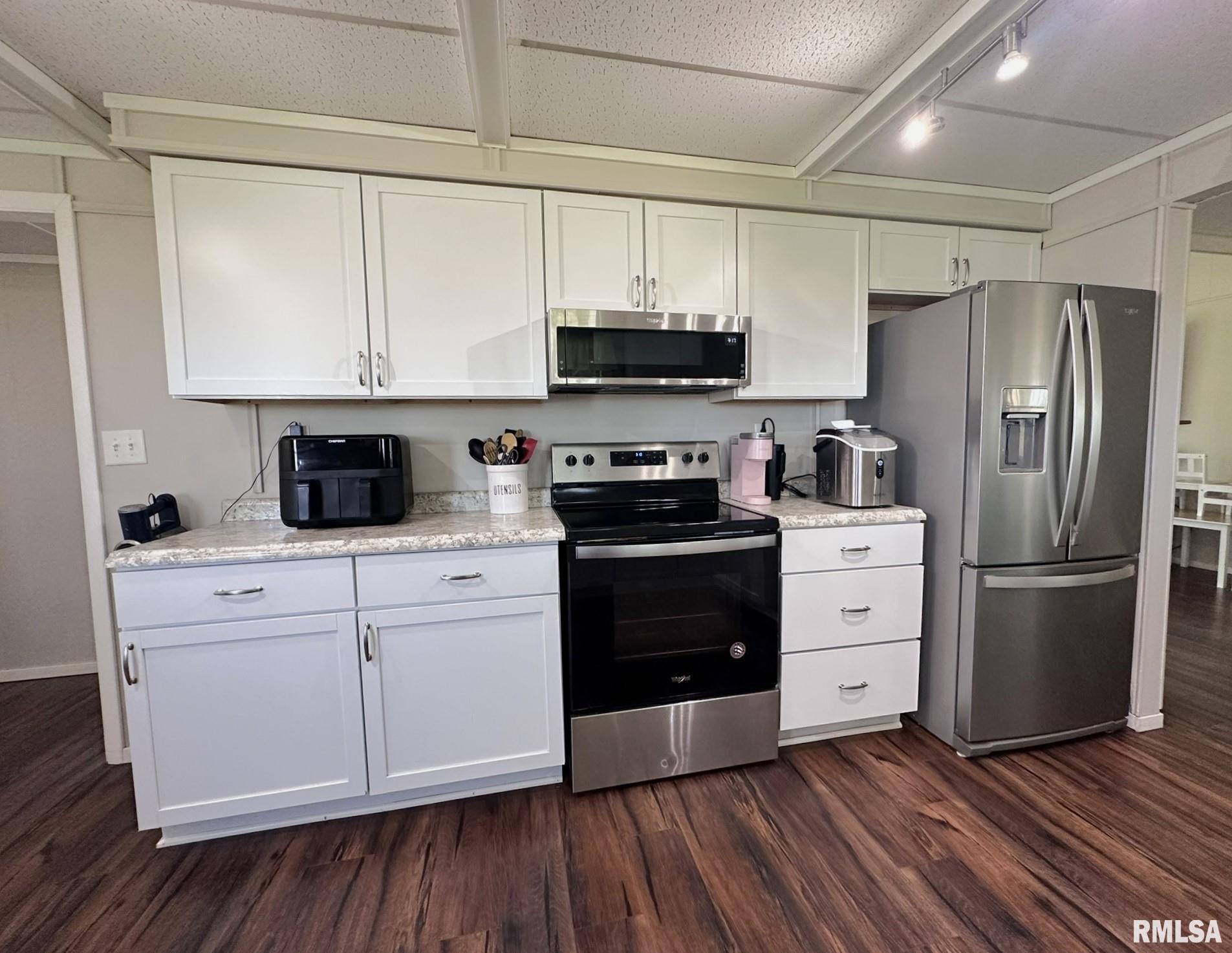 209 Brookview Drive Abingdon, IL 61410 - Photo 22 of 45