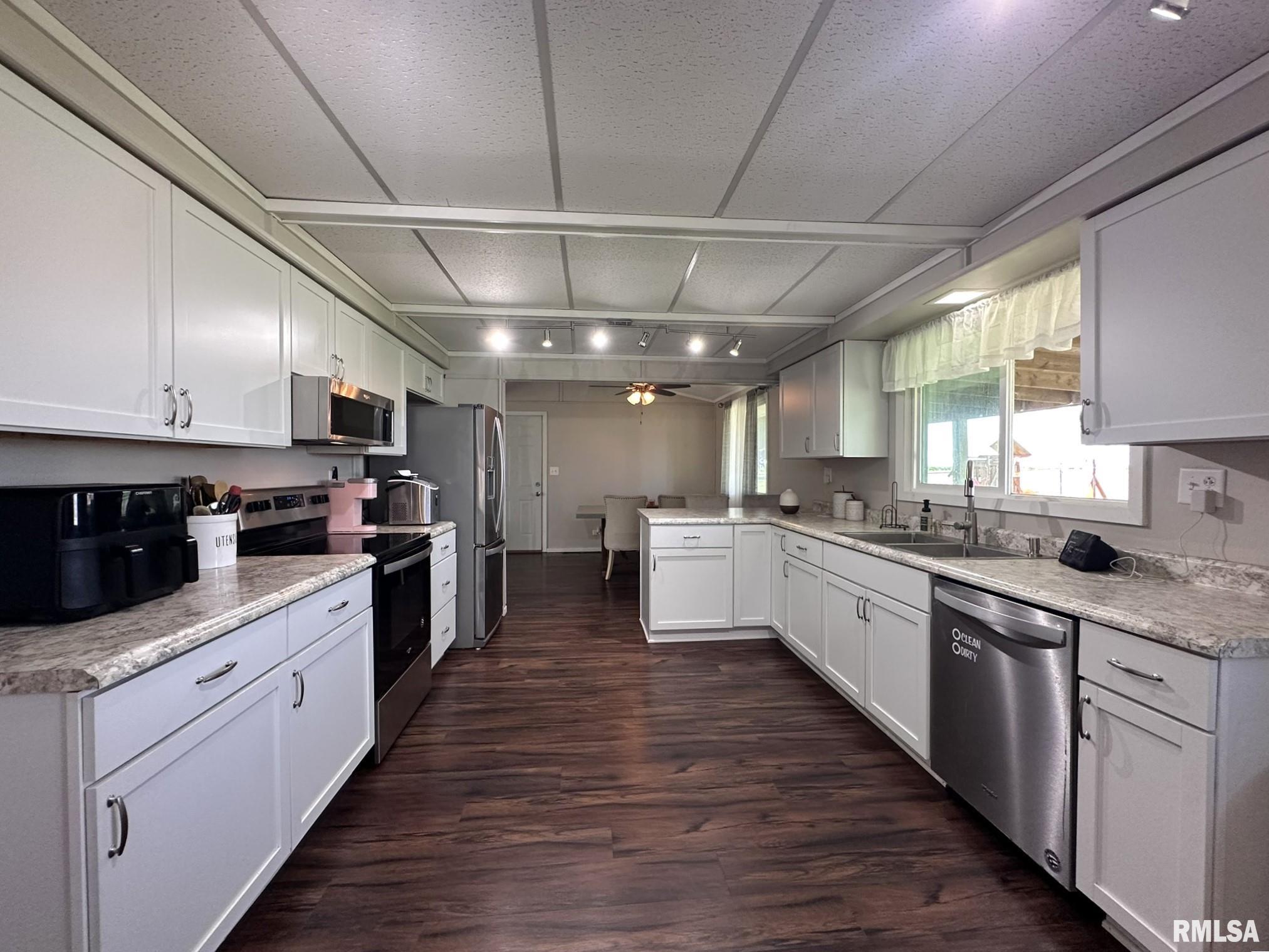 209 Brookview Drive Abingdon, IL 61410 - Photo 23 of 45