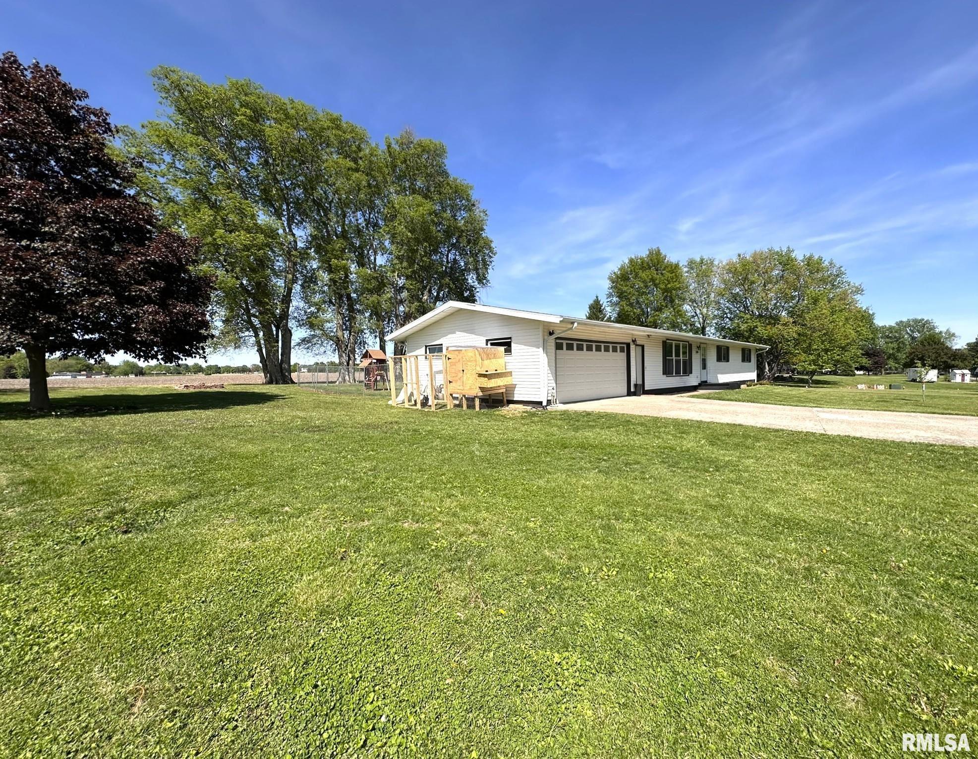 209 Brookview Drive Abingdon, IL 61410 - Photo 3 of 45