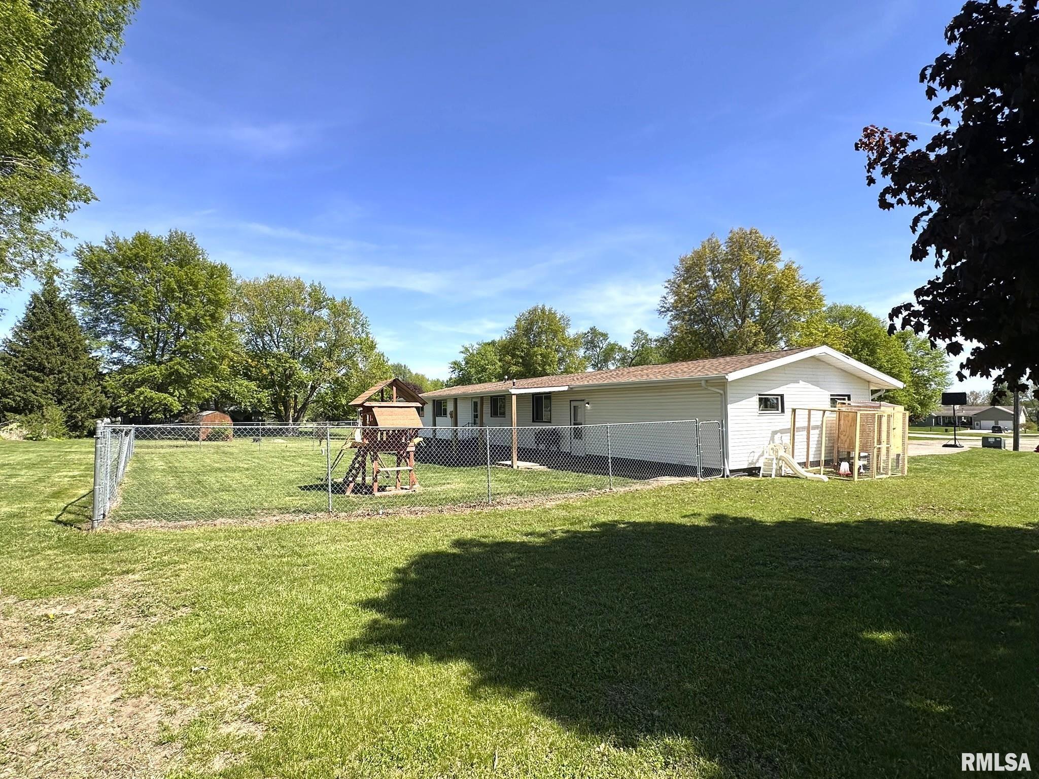 209 Brookview Drive Abingdon, IL 61410 - Photo 4 of 45