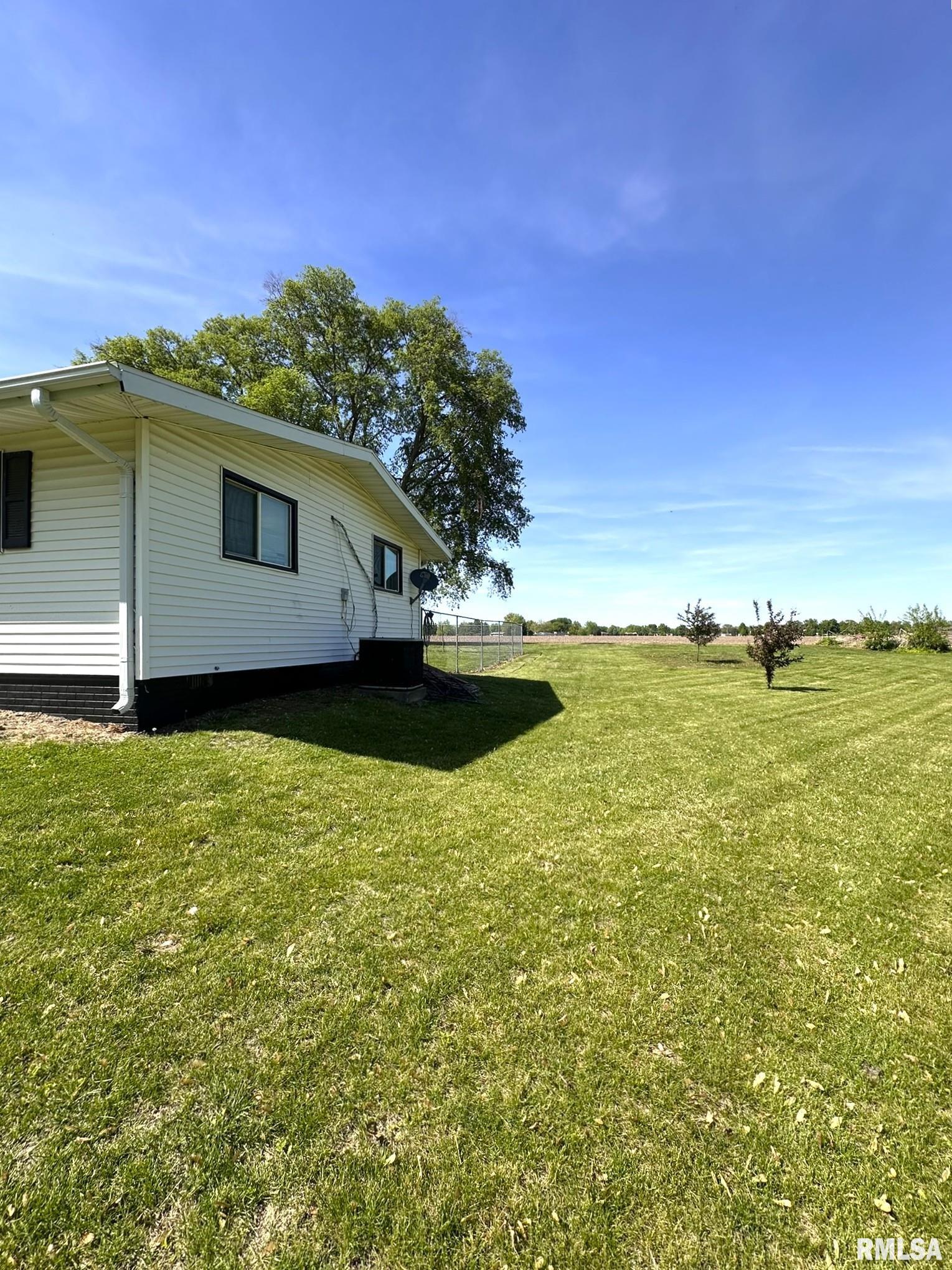 209 Brookview Drive Abingdon, IL 61410 - Photo 10 of 45