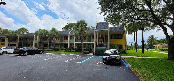 $1,750 | 1617 Meadows Circle West, Boynton Beach, FL 33436