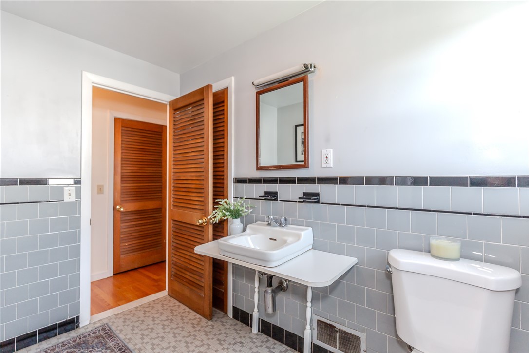 15 Drake Road Warwick, RI 02888 - Photo 29 of 48 Upper level full bath