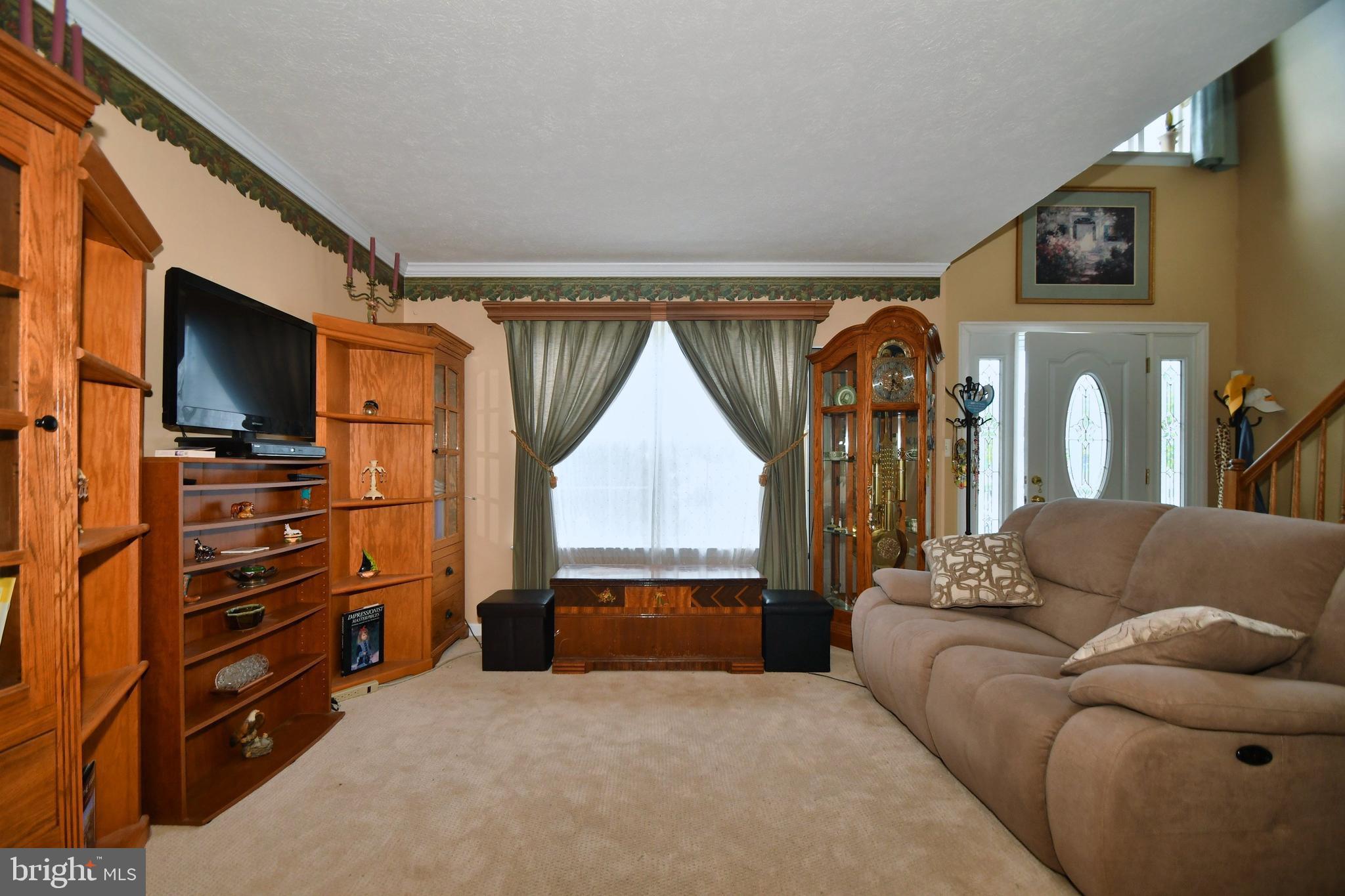 9319 Sea Point Road Baltimore, MD 21219 - Photo 20 of 55 Formal Living Room