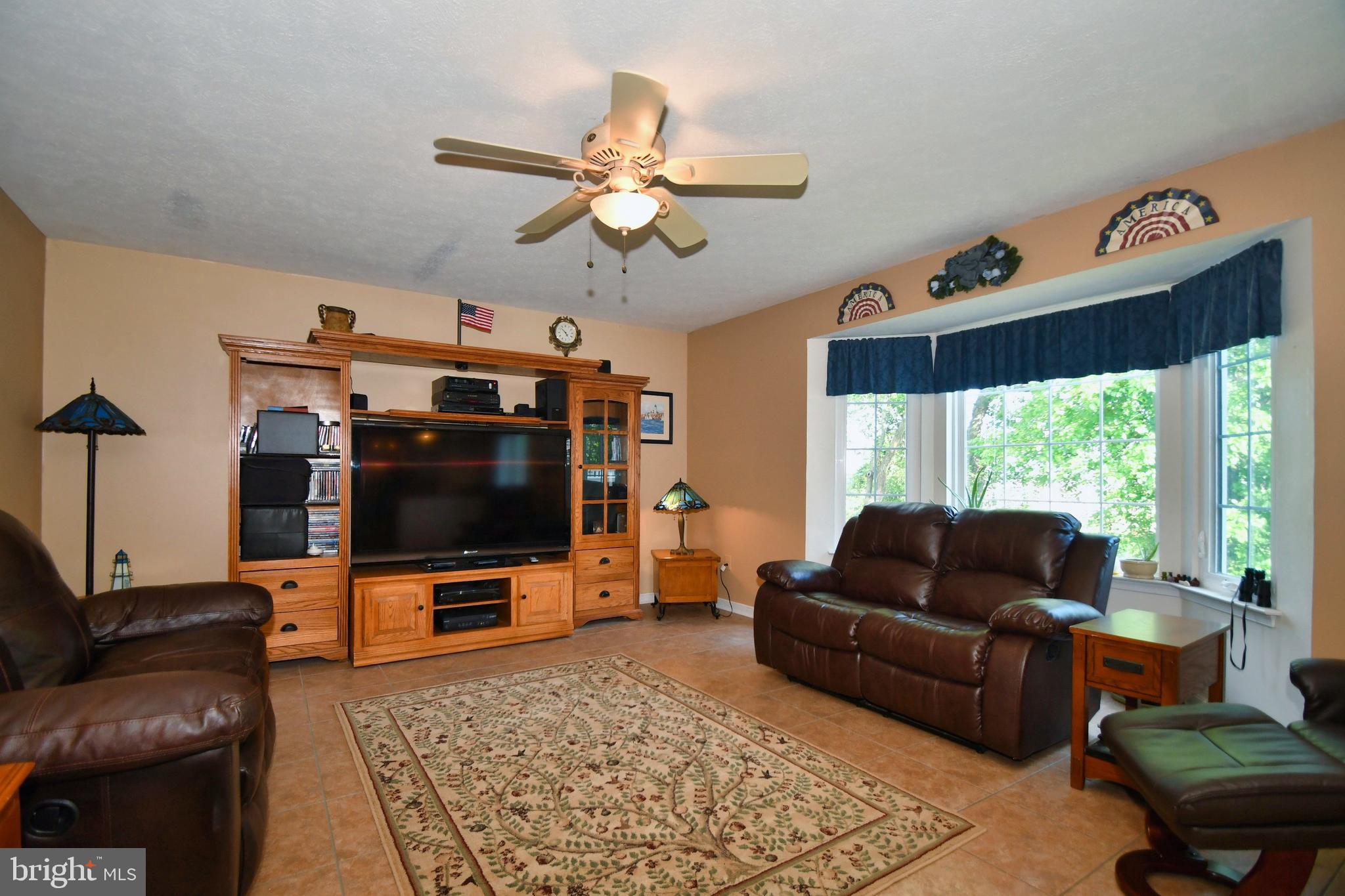 9319 Sea Point Road Baltimore, MD 21219 - Photo 24 of 55 Family Room