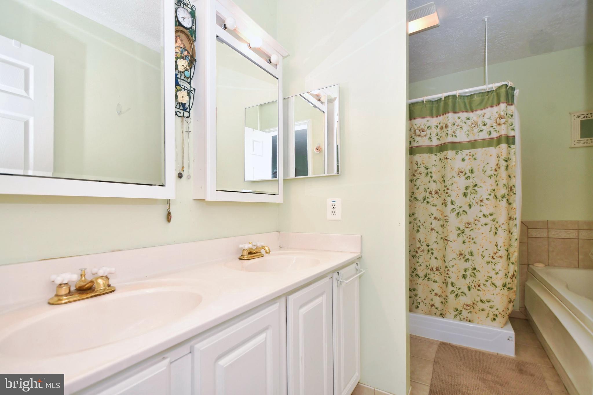 9319 Sea Point Road Baltimore, MD 21219 - Photo 45 of 55 Master Bath