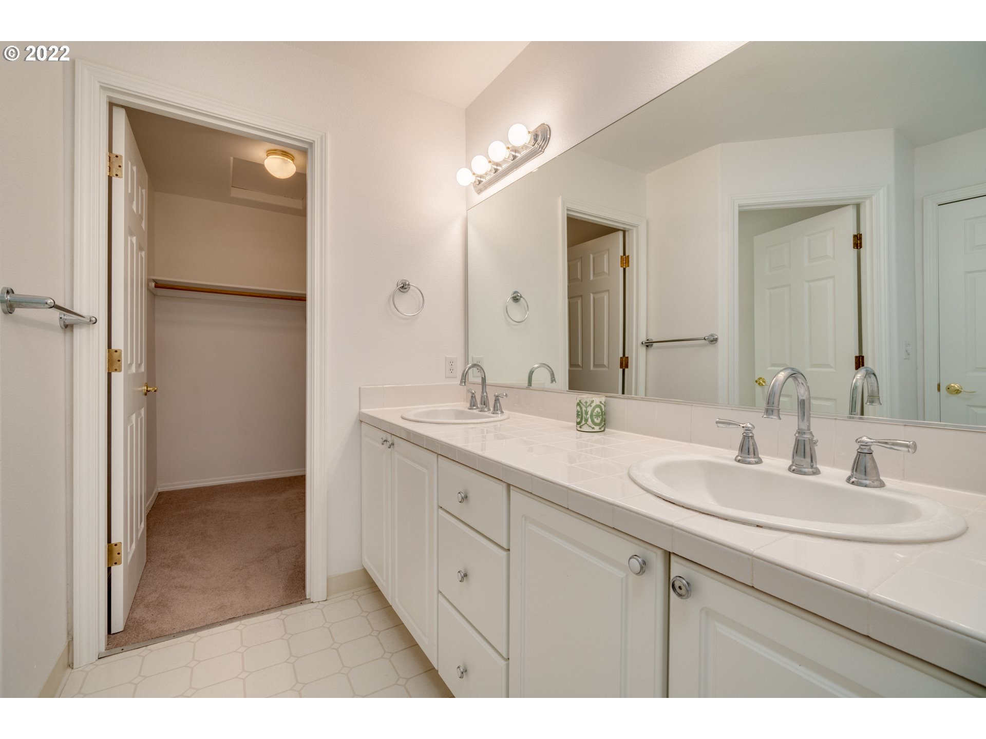 2521 Northwest Quartz Street Camas, WA 98607 - Photo 16 of 27 Owner's Suite Bathroom
