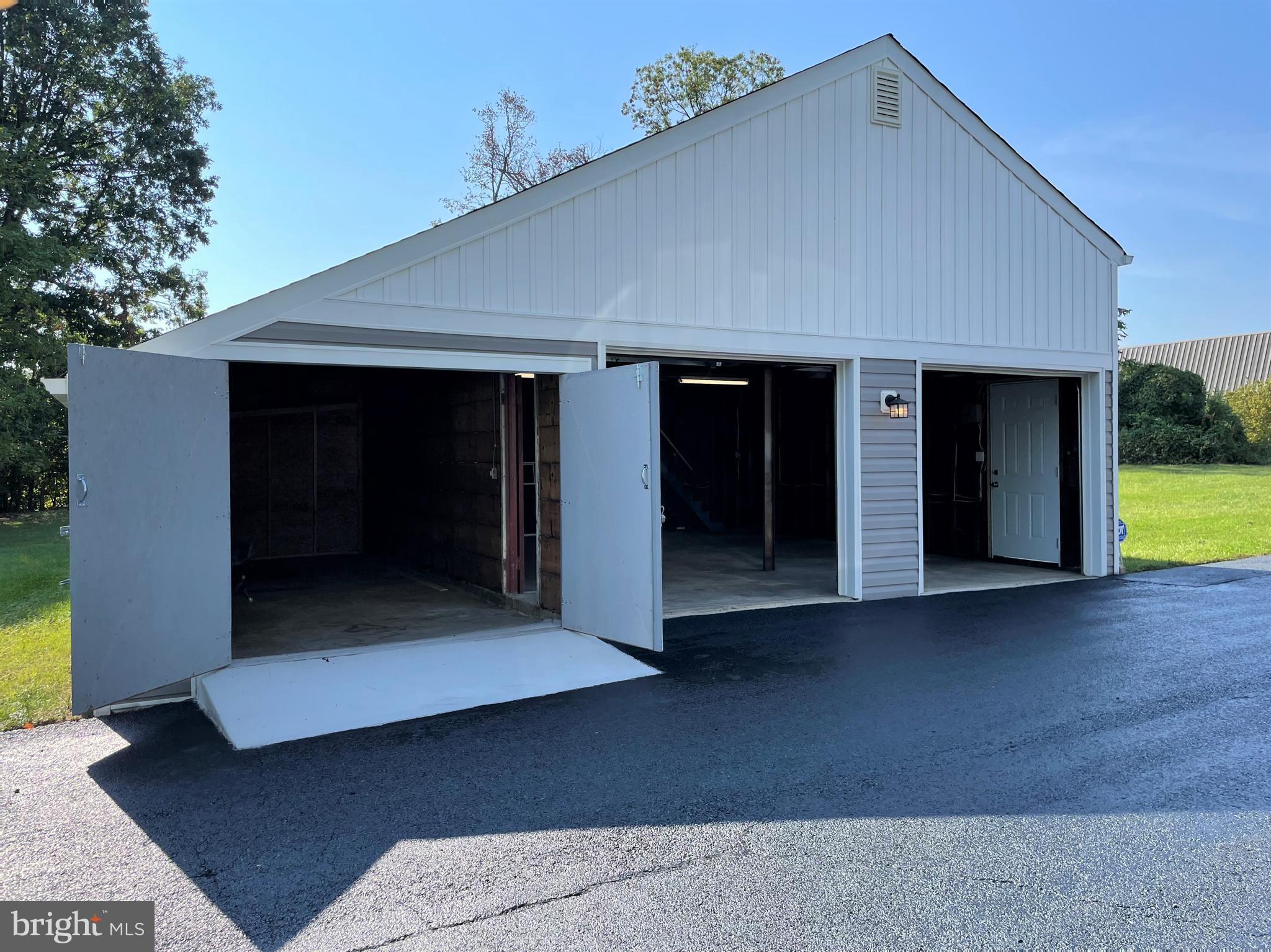 9401 Philadelphia Road Baltimore, MD 21237 - Photo 4 of 46 Detached garage with side and rear storage/barn