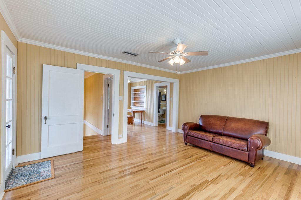 1600 Ford Street Llano, TX 78643 - Photo 19 of 37 a living room with furniture and a ceiling fan
