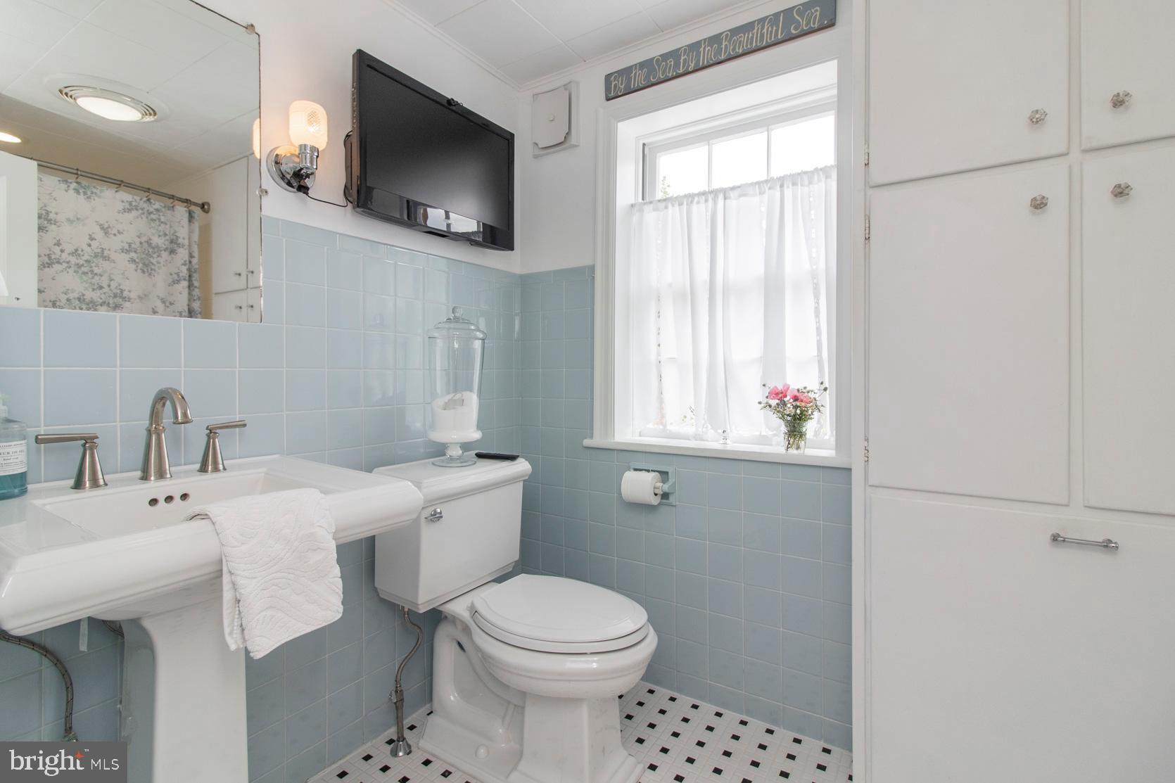 281 Corner Ketch Road Downingtown, PA 19335 - Photo 28 of 45 Full hall bathroom