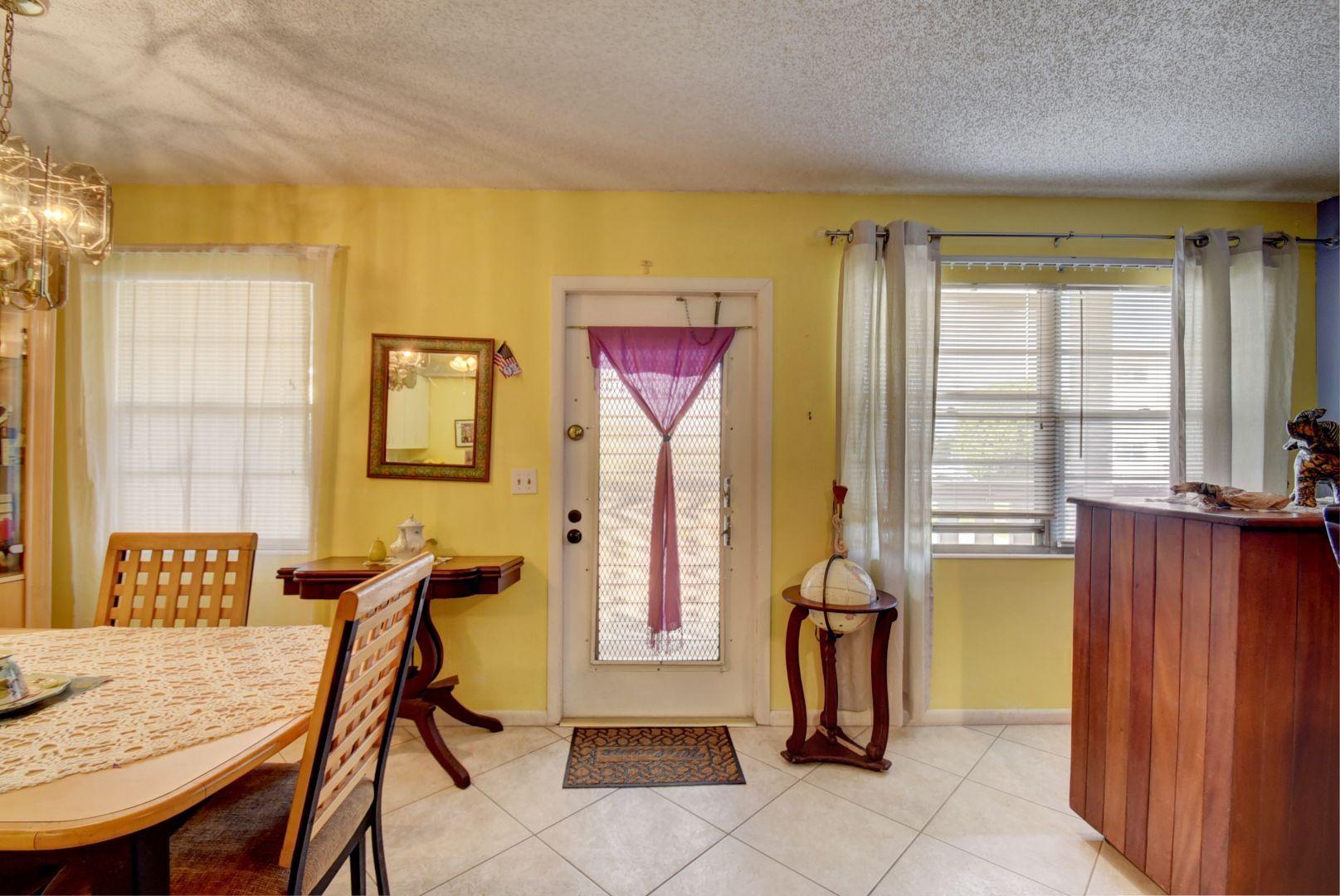 2019 Cornwall East Boca Raton, FL 33434 - Photo 3 of 21 Foyer