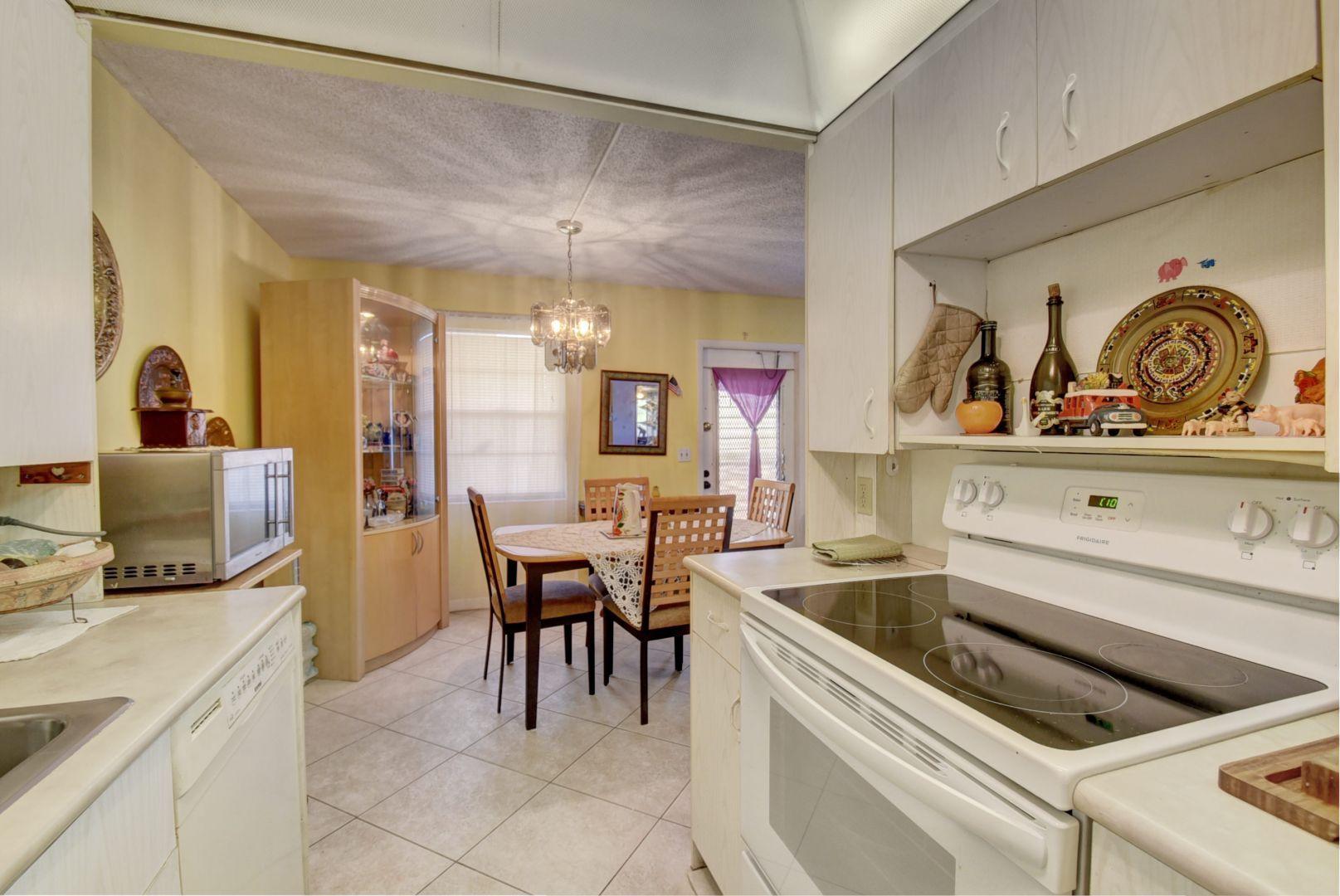 2019 Cornwall East Boca Raton, FL 33434 - Photo 5 of 21 Kitchen