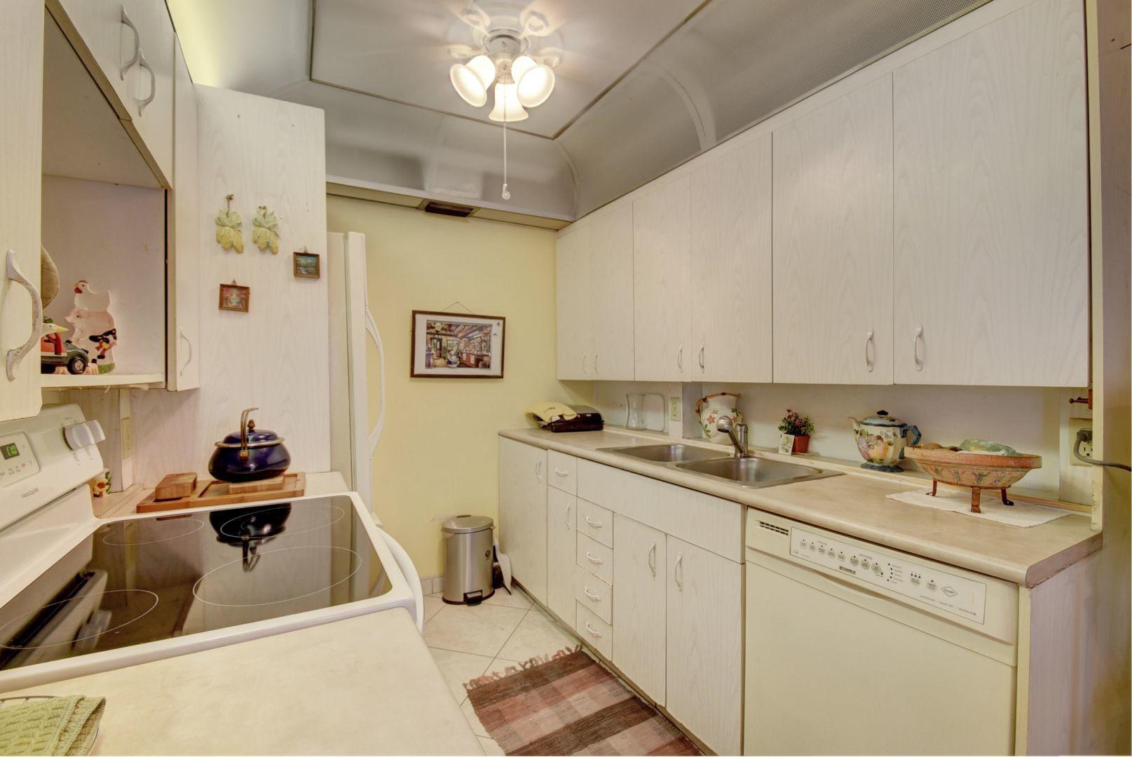 2019 Cornwall East Boca Raton, FL 33434 - Photo 6 of 21 Kitchen