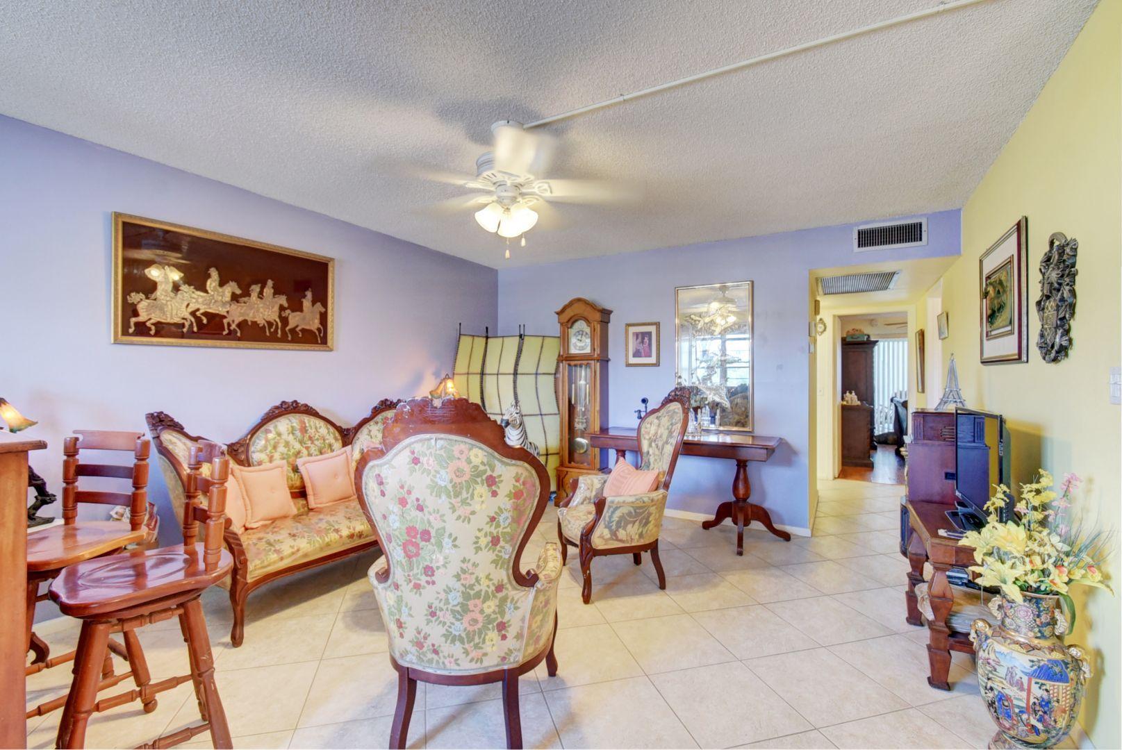 2019 Cornwall East Boca Raton, FL 33434 - Photo 8 of 21 Living Room