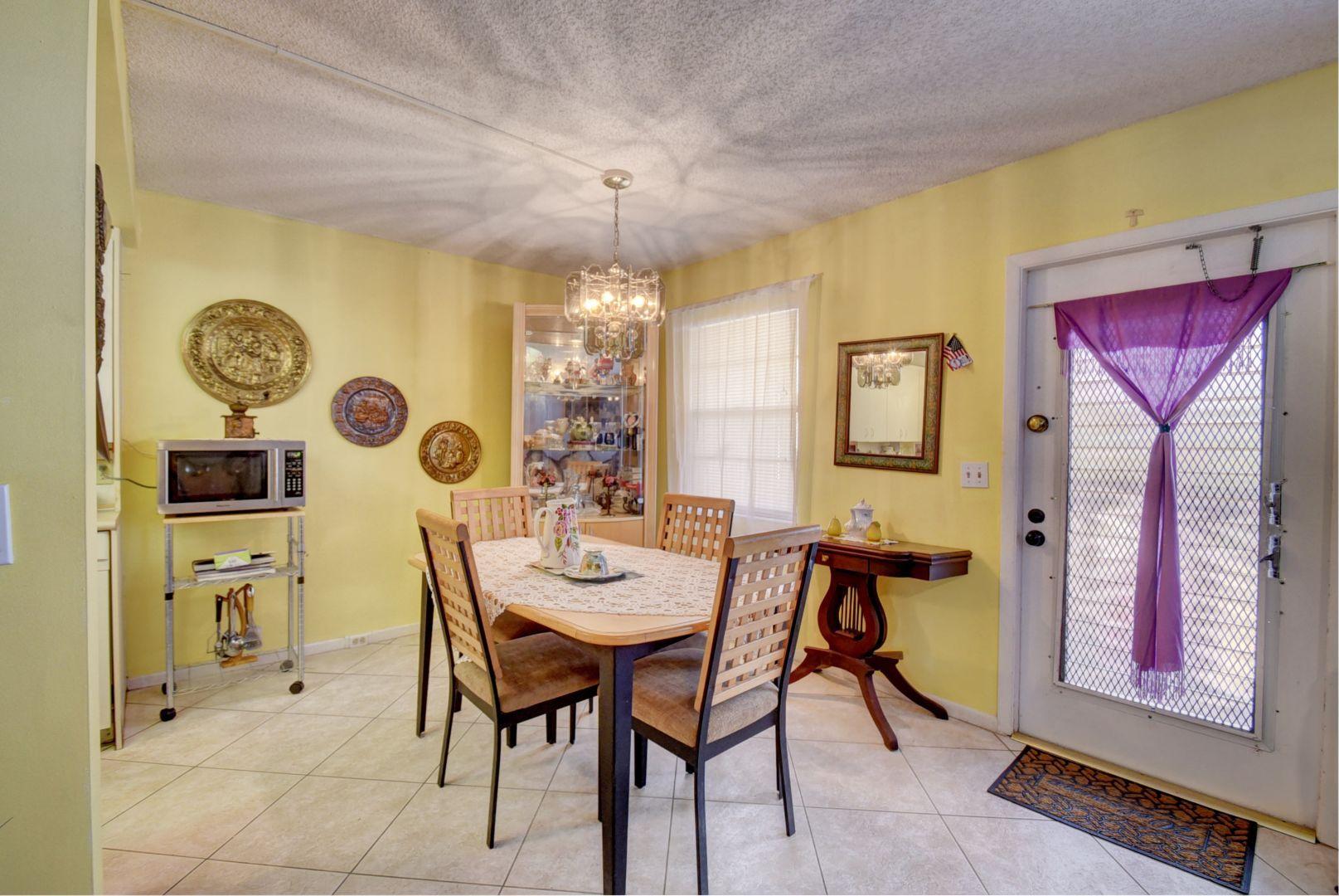 2019 Cornwall East Boca Raton, FL 33434 - Photo 9 of 21 Dining