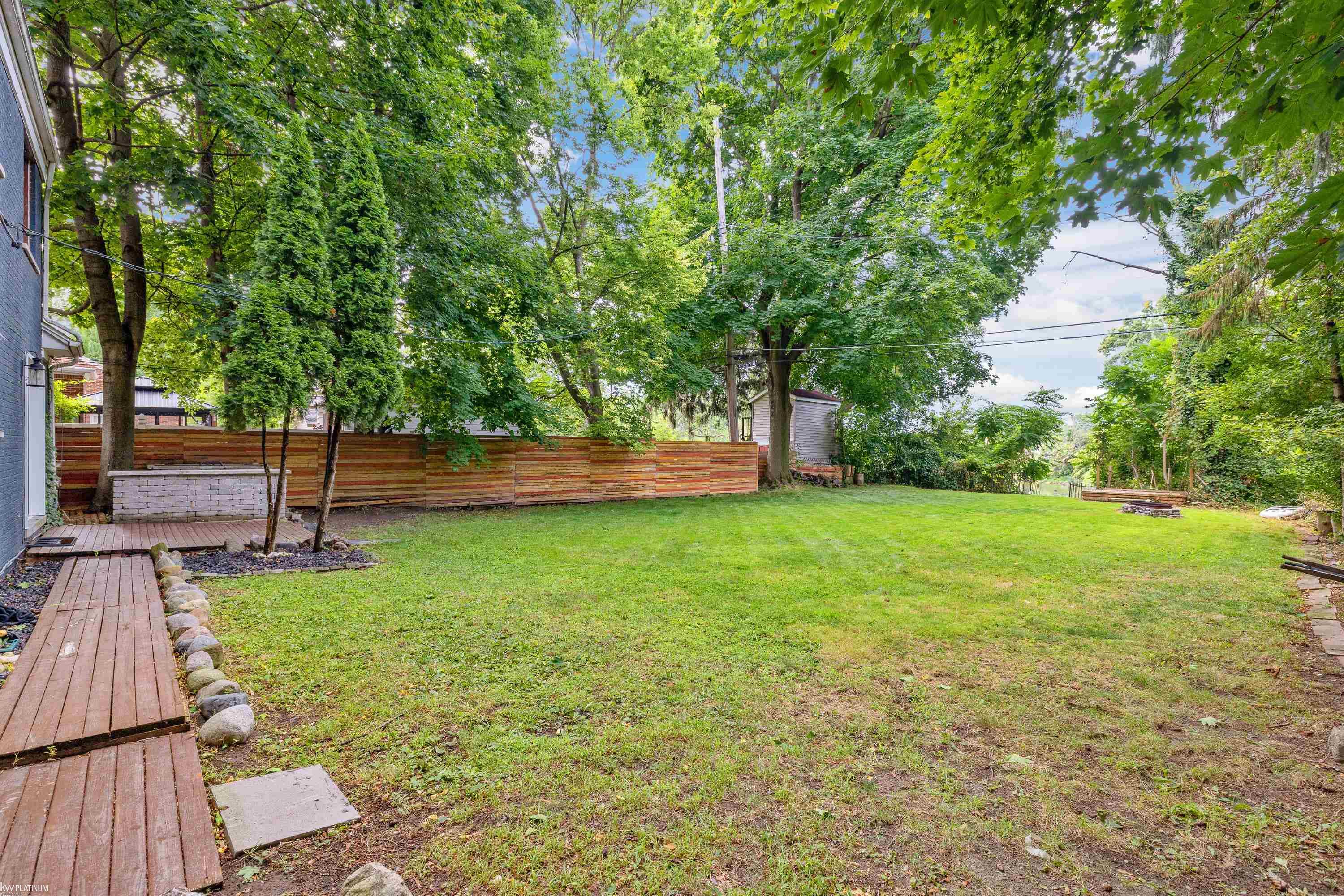 104 Riverside Drive Mount Clemens, MI 48043 - Photo 30 of 47 50187978-5566df50-4ff9-46ef-8d34-bec522eede64.JPG