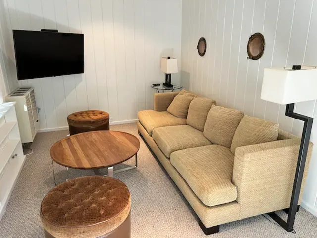 $3,250 | 4005 West 44th Street, Unit A, Edina, MN 55424