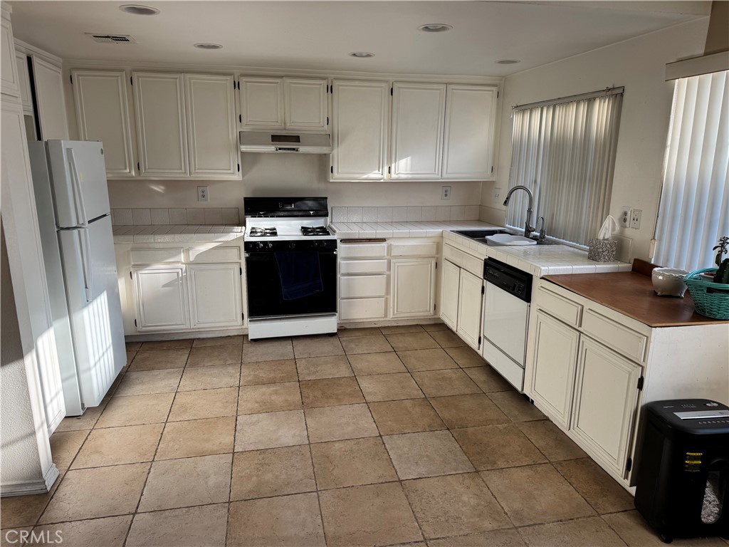 1019 Thomas Lane Ventura, CA 93003 - Photo 5 of 13